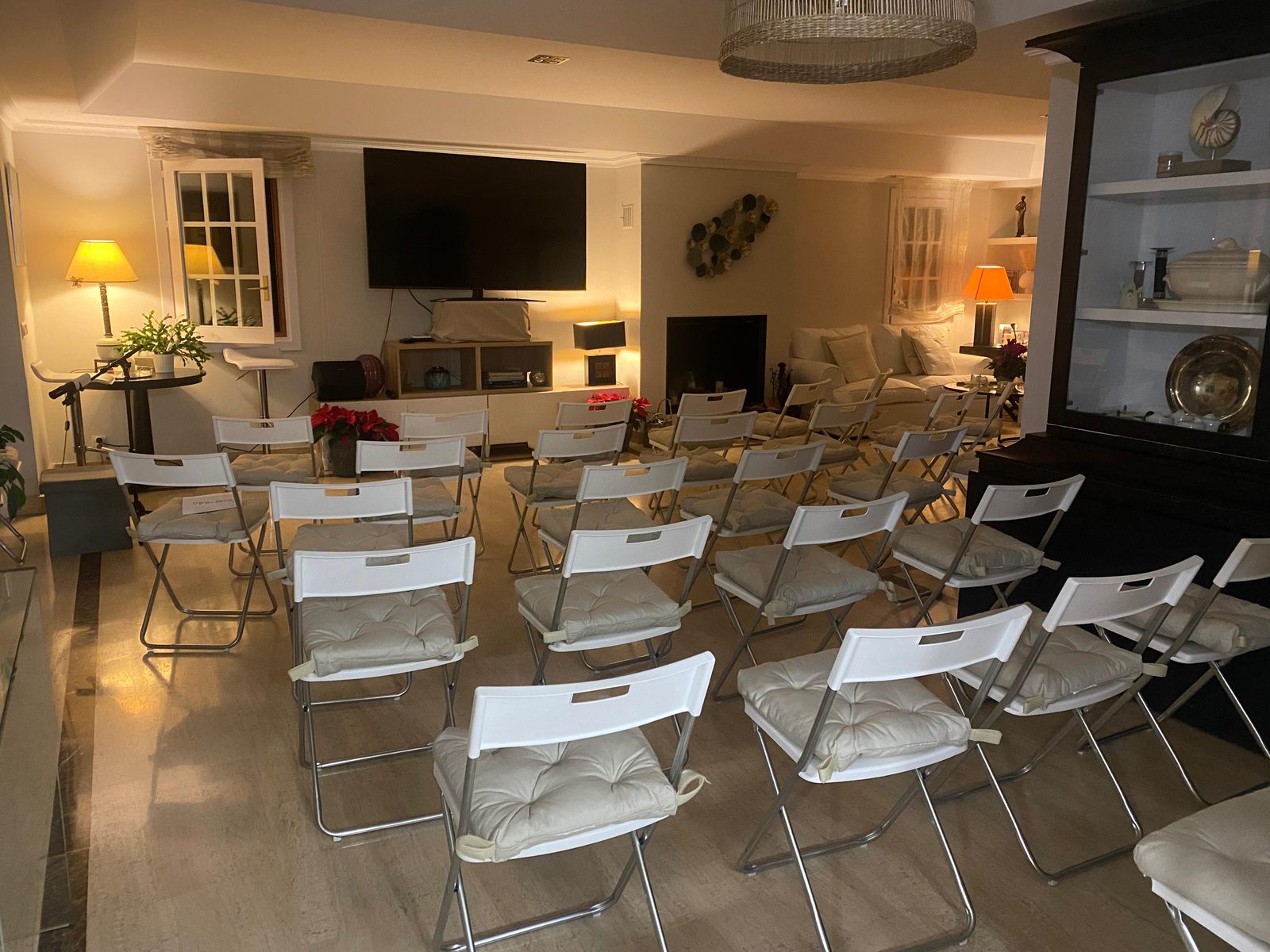 Sala preparada para un encuentro de Encuentros Siloé